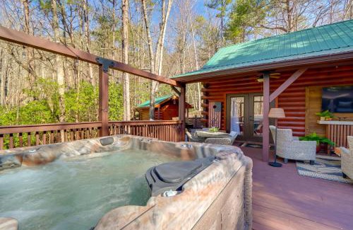 Murphy House | Outdoor Oasis Fall Family Retreat in Murphy!