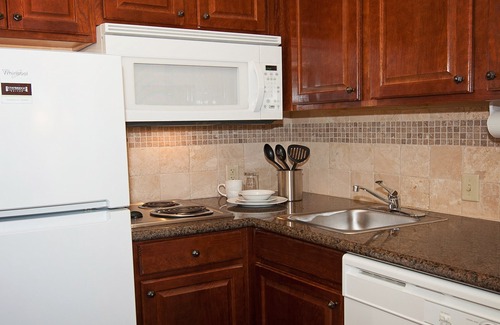 Greenwich Condo | Outdoor Pool. Free Breakfast. Near Koch Industries & Boeing Offices