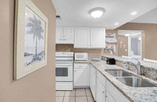 Coffeyville Condo | Outdoor Pool! | Gulf Front | Orange Beach, AL