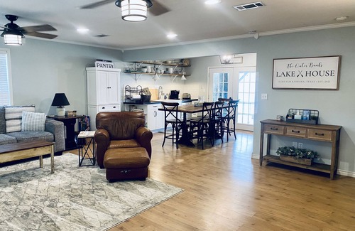 Broaddus House | Outer Banks at Lake Sam Rayburn