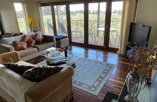 Tarrawarra Villa | Outlook Hill Garden Estate - Modern Villa