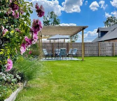 Bedford House | Outstanding 6 Bedroom House Cotton End, Bedford