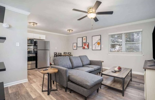 East Ocean View Apartment | OV Mosaic Otter Suite
