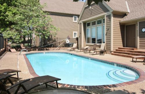 Overland Park Apartment | Overland Park Condo, Close to Lakes and Parks!