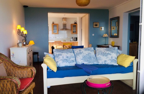 Carqueiranne Apartment | Oversea view, 180° for 2 to 4 Persons, QUIET garden, 2 terraces Wifi