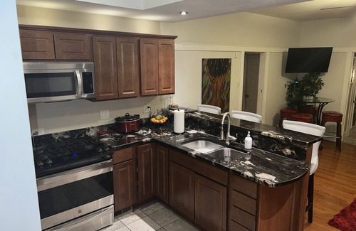 Maywood House | OVERSIZED house located 20min ORD/MDW airports, 15min D/T Chg. 1min to I-290.