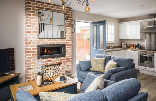 Camber Cottage | Owlers Cottage - a cottage that sleeps 4 guests in 2 bedrooms