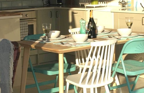Camber House | Owlers Retreat, 3 Bed Luxury Beach House, 1 Minute to Beach, Enclosed Garden