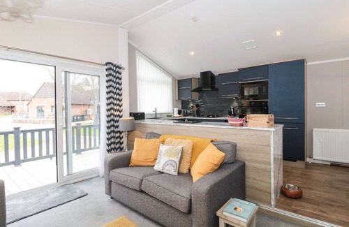 Wimborne Cottage | OWLS NEST, pet friendly, with pool in Furzehill