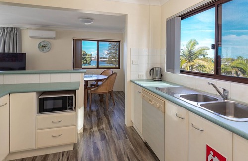 Tuncurry Apartment | Oxley 5 on the Tuncurry foreshore.