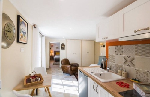 Bruges House | OYAT apartment in a green setting on the outskirts of Bordeaux