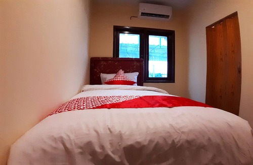 Medan Hotel | OYO 1053 Angelyn Home Stay