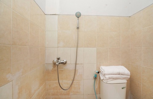 Tuban Sub-District Hotel | OYO 1439 Gang Guest Homestay Syariah