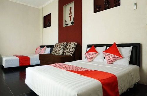 Panimbang Hotel | OYO 2860 The Castury Homestay Syariah