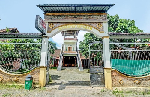 Borobudur Hotel | OYO 3355 Homestay Syariah Asyuban