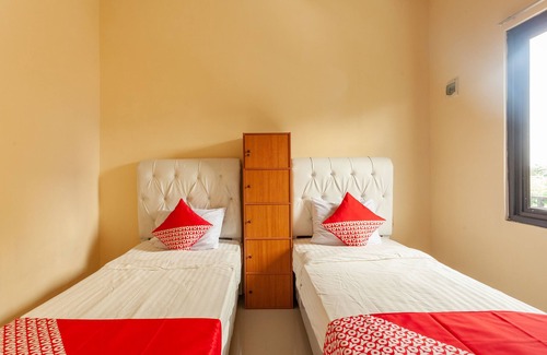 West Cirebon House | OYO 588 Richmond Guest House