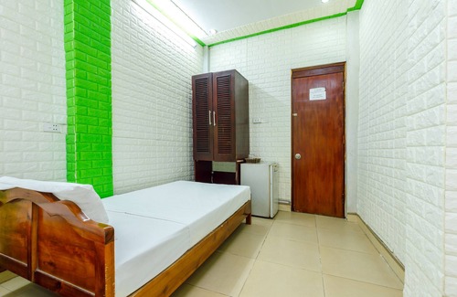 Hang Dao Hotel | OYO 604 Queen Hotel