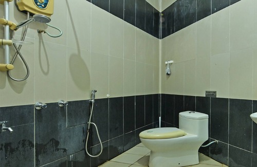 Pasir Puteh Hotel | OYO 90441 Cz Traveler's Hotel