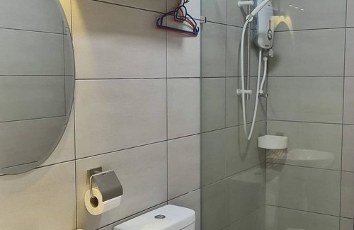 Kampung Berjaya Hotel | OYO 90866 Rakyat Inn
