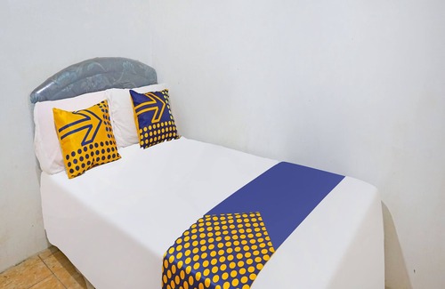Klojen Hotel | OYO 91401 Almeera