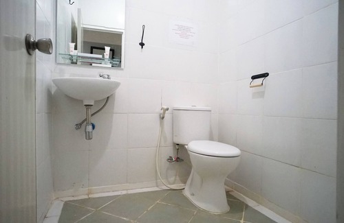 Klojen Hotel | OYO 91401 Almeera