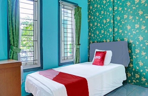 Karawang Hotel | OYO 91731 Home Stay Elis Cateliya Syariah