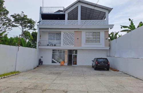South Ogan Komering Ulu Hotel | OYO 92520 Safira Guest House Danau Ranau