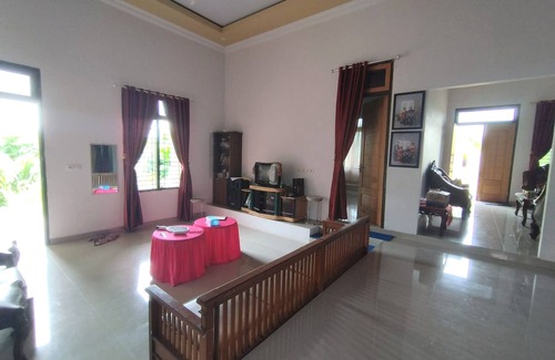 Jambi Hotel | OYO 92561 Excellent Kost