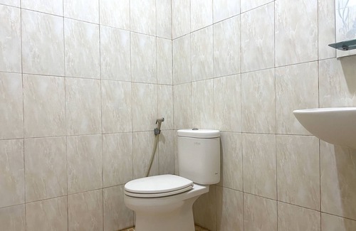 Makassar Hotel | OYO 93074 Wisma Aliyah Near Sidrap
