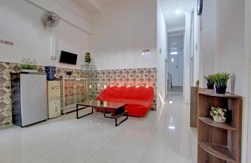 West Semarang Hotel | OYO 93095 New Puspa Residence
