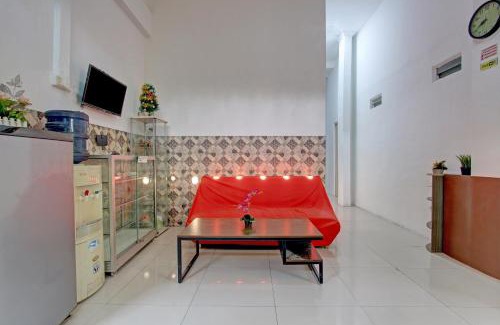 West Semarang Hotel | OYO 93095 New Puspa Residence