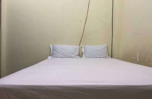 Palopo Hotel | OYO 93756 Qq Kost Near Pantai Kebesaran Beach