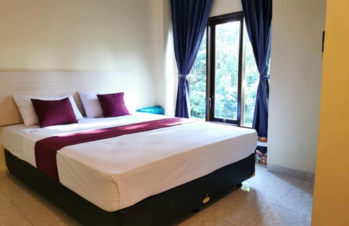 Bontang Hotel | OYO 94248 Hotel Majest
