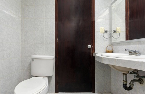 Martinez de La Torre Hotel | OYO Hotel Casa Blanca