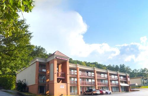 Harriman Hotel | OYO Hotel Harriman near I-40