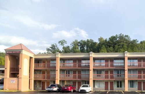 Harriman Hotel | OYO Hotel Harriman near I-40