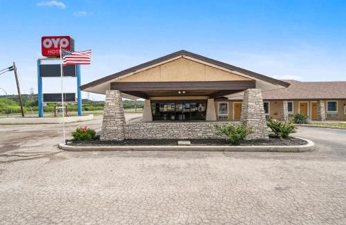 Junction Hotel | OYO Hotel Junction TX I-10