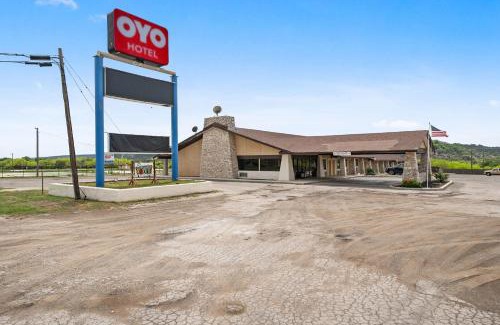 Junction Hotel | OYO Hotel Junction TX I-10