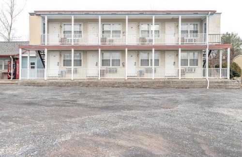 Seneca Falls Hotel | OYO Hotel Starlite Seneca Falls