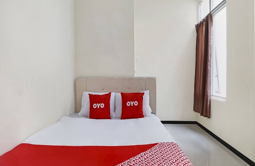 Malang Hotel | OYO Life 90786 De Campus Homestay Syariah