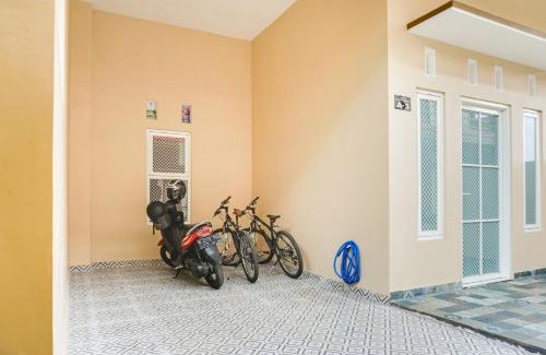 Asrikaton Hotel | OYO Life 91569 Omah Wijaya Kusuma Syariah