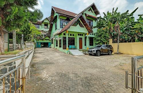 West Semarang Hotel | OYO Life 91682 Homestay Sriti