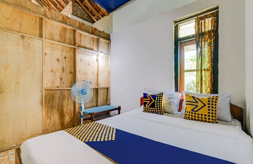 Rembang Hotel | OYO Life 92184 Mr Brown Homestay