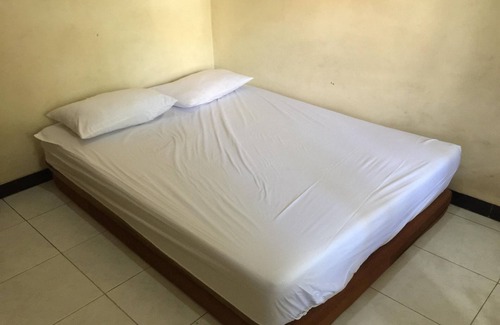 Trenggalek Hotel | OYO Life 93525 Griya Wafira Trenggalek Syariah