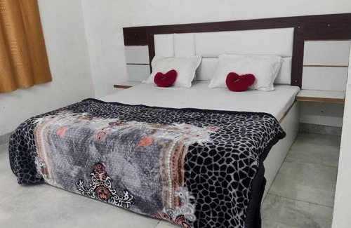 Hasanpur Hotel | OYO Welcome Stay Hotel
