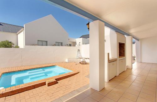 Calypso Beach House | Oyster Retreat by Host Agents