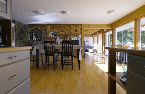 Harrison Hot Springs House | Ozarks Luxurious Lakeside Home Retreat at Harrison Lake