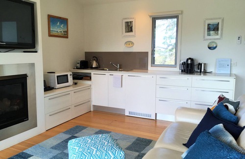 Barwon Heads Apartment | Ozone Studio - The Couple's Retreat