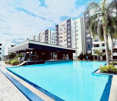 Kampung Kuala Pari Apartment | P2 PineIpoh Waterpark homestay - pool view