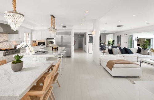 Pacific Palisades House | Pacific Palisades Idyllic Estate | 5 Bed | 5 Bath | Pool & Spa